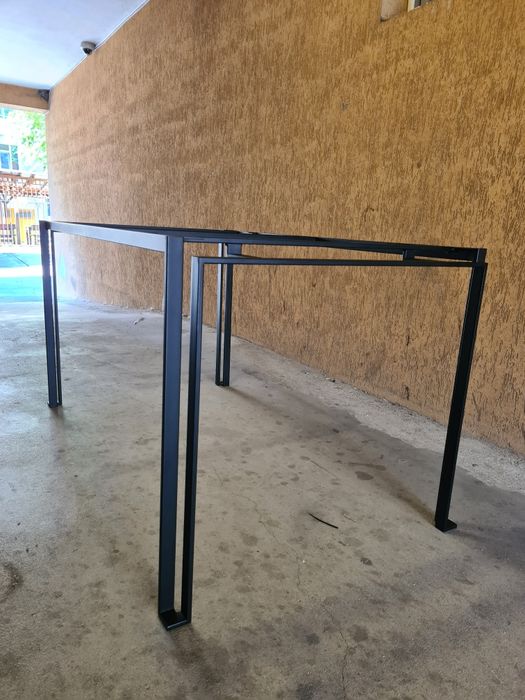 Метална основа за маса