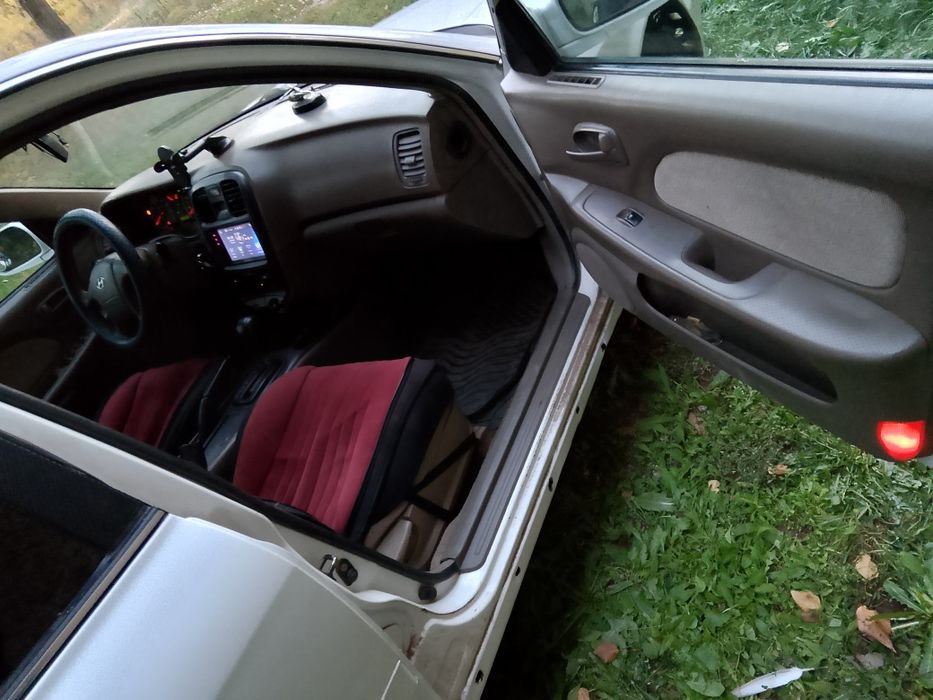 Hyundai sonata EF