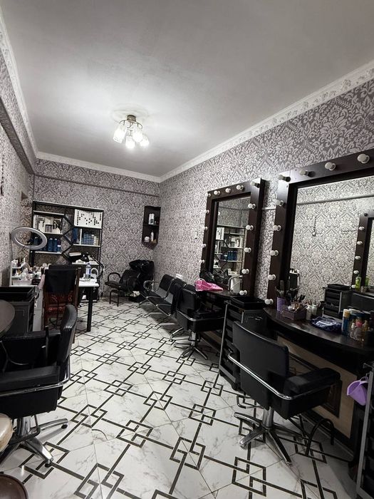 Сдается в аренду и требуются мастера