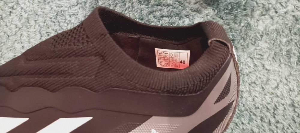 Футболни бутонки 40 номер НОВИ без вързанки