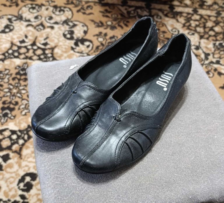 Женские туфли черного цвета