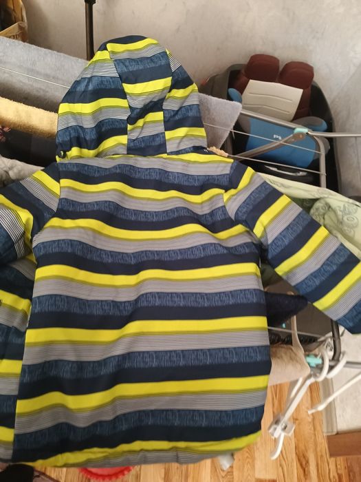 Продам детскую куртку