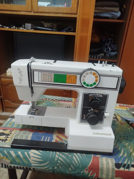 Mașină de cusut prifileg  este din metal face multe operatiial