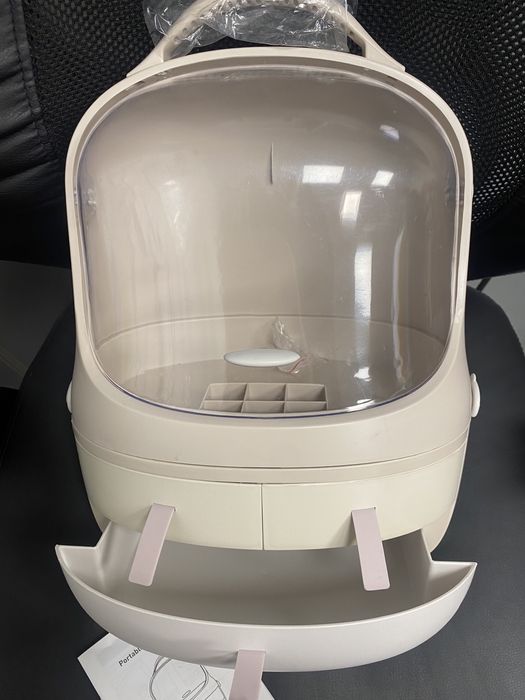 Кутия органайзер с чекмеджета за гримове