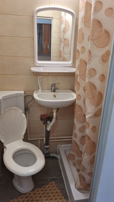 Închiriez garsonieră  în Carpati 2.