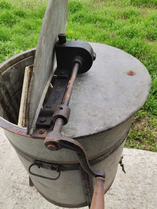 Центрофуга за мед