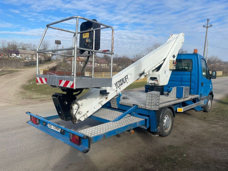 Nacela Prb, iluminat festiv, toaletări pomi, instalații electrice