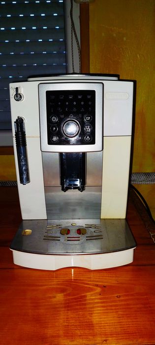 DeLonghi кафе машина
