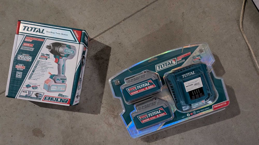 Гайковерт Total 850NM 20v + батерии