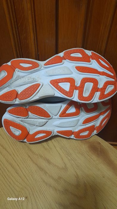 Ghete Hoka bondi 8