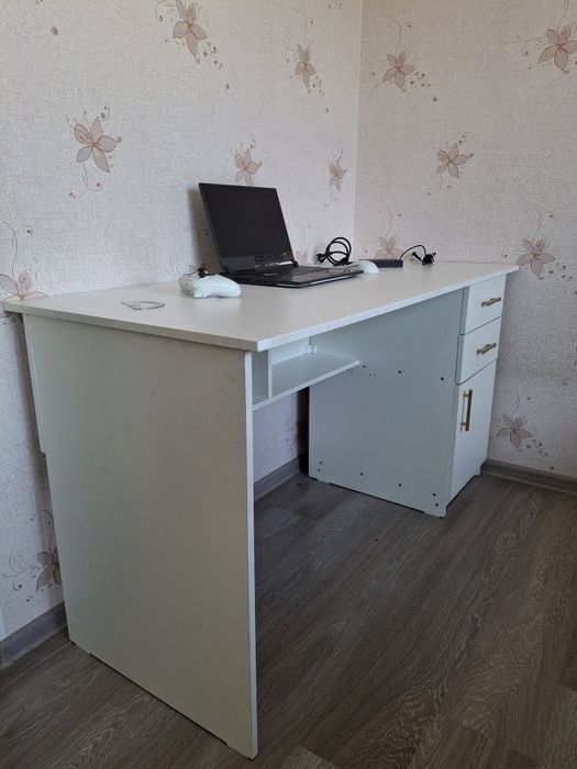 Продам  большой  стол  не дорого