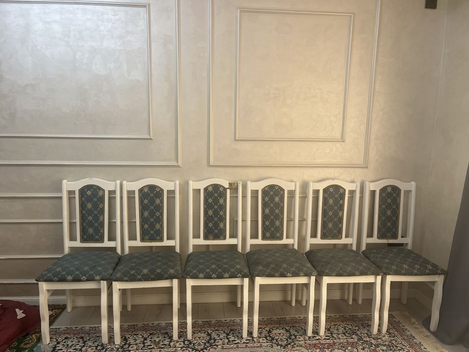 Стуля и стол кухонный