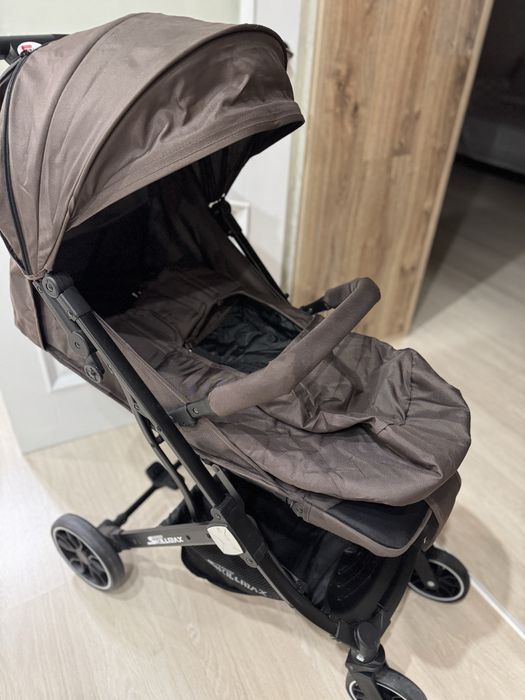 Прогулочная коляска коричневая