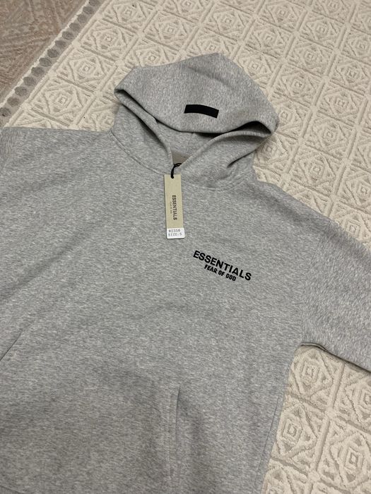 Продам кофту есеншалс