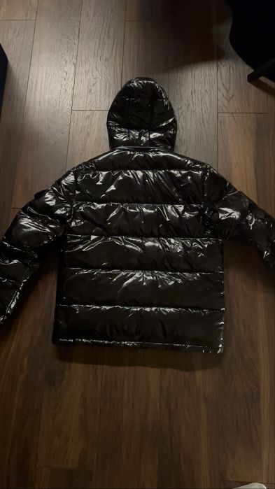 Moncler лачено яке