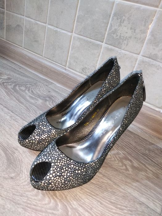 Женские туфли. Майкудук