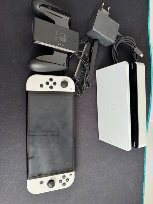 Nintendo Switch OLED - Dock - Joy-Con Grip & Straps