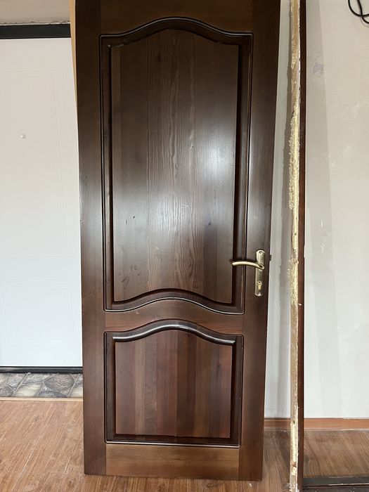 Продам дверь межкомнатный дерево