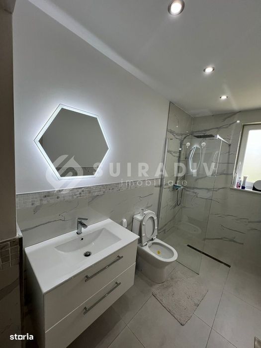 Casa la prima inchiriere, 5 camere, 3 bai, curte de 350mp- Dezmir