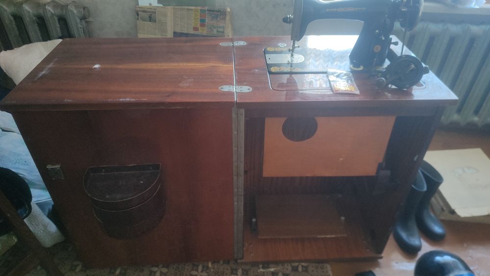 Продам швейную машинку