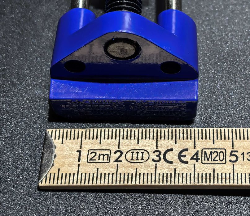 Dispozitiv/ ghidaj pentru ascuțit dălți, cutite pielarie, cutit rindea