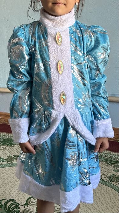 Қыздар улдар мерекелік киімдер сатылады