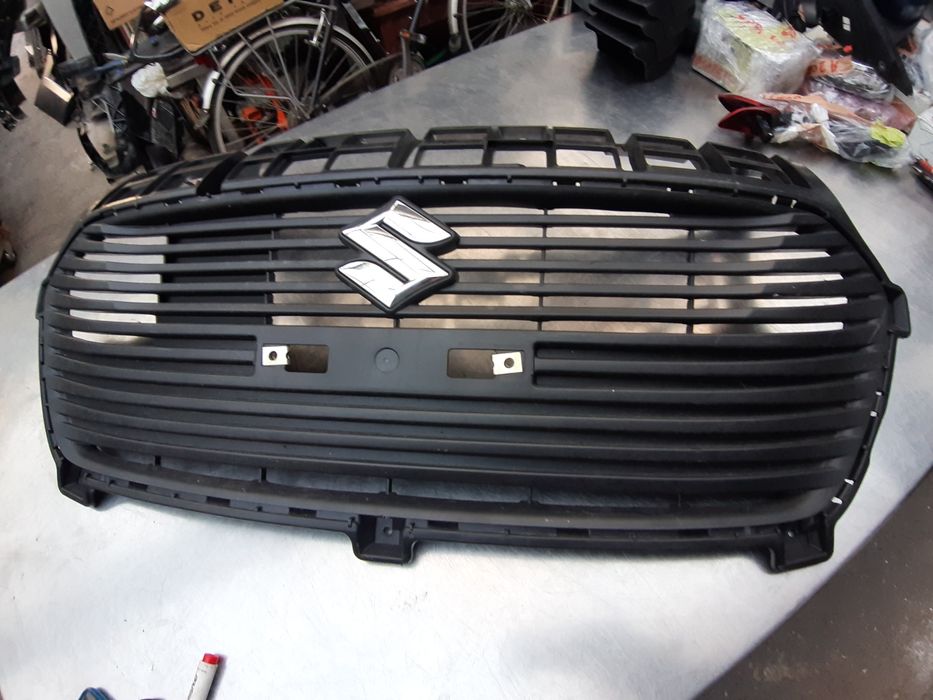 Решетка грил сузуки суифт Suzuki Swift 2019/25г