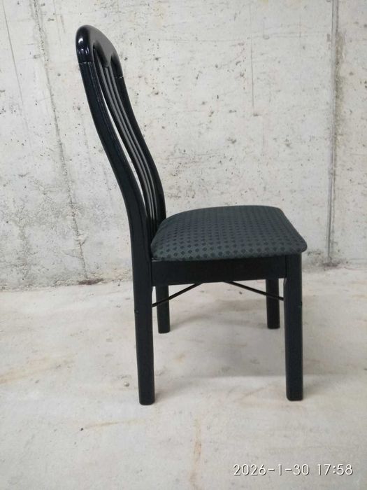 Продавам трапезна маса с 6 стола