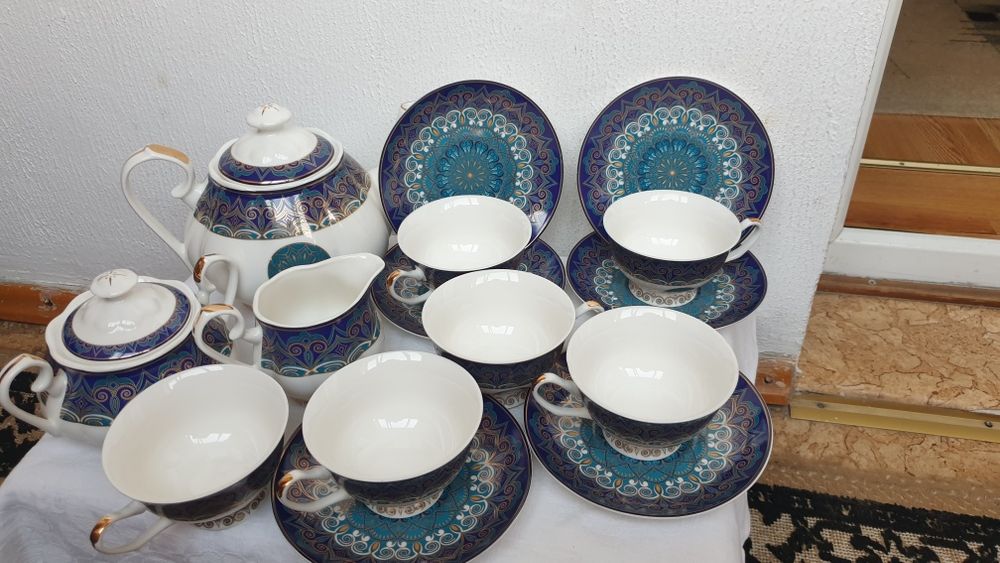 Фарфоровый чайный сервис