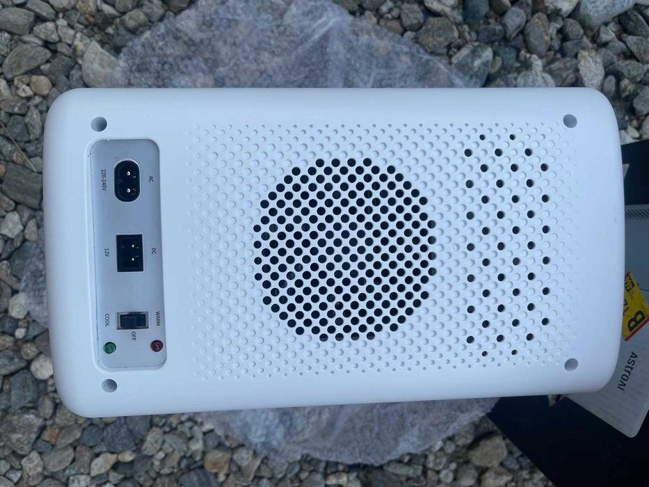 Mini frigider AstroAI 2 în 1,  6 litri, cu funcție de răcire/încălzire