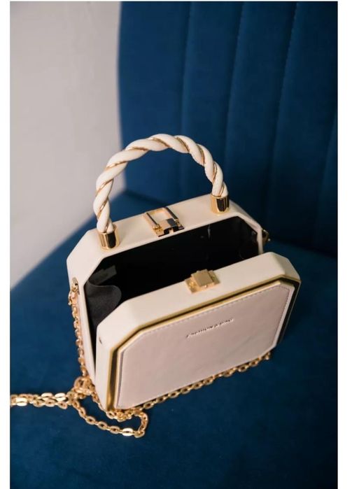 Элегантная сумка на выход