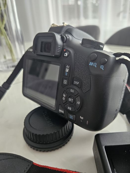 Vand Canon EOS 2000D