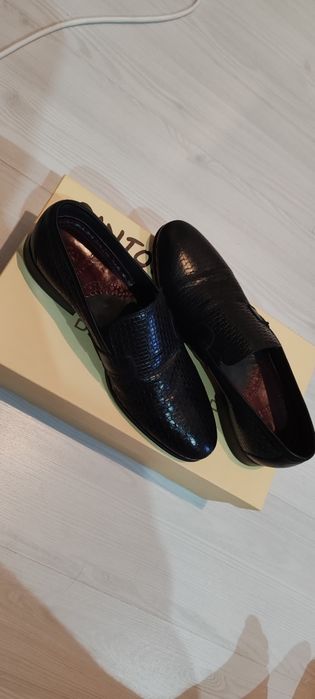 Pantofi de piele in stare perfecta
