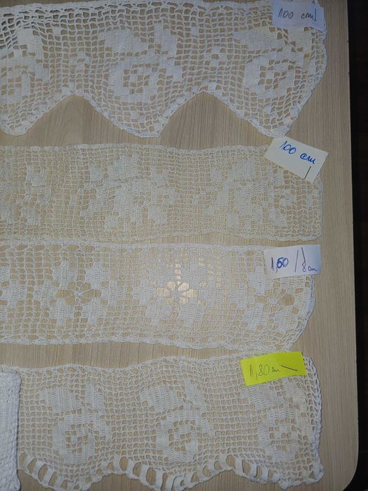 Dantelă croșetata manual