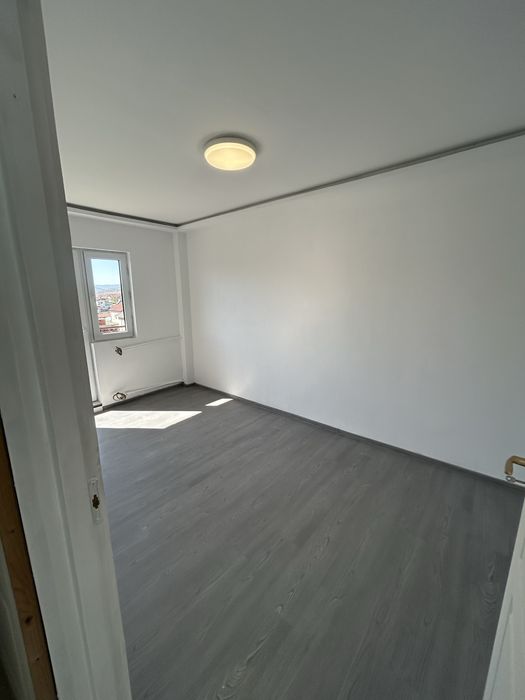 Vand apartament cu 2 camere