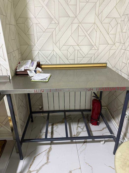 Металлический рабочий стол из нержавеющей стали (профессиональный)