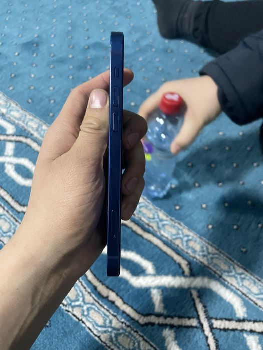 Продам 12 айфон .