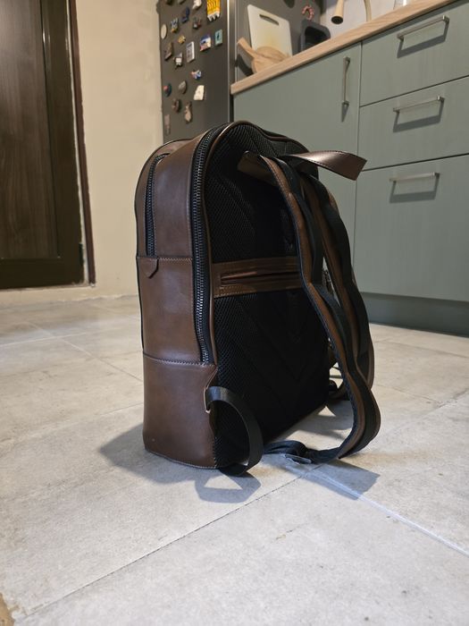 Кожена раница ZARA