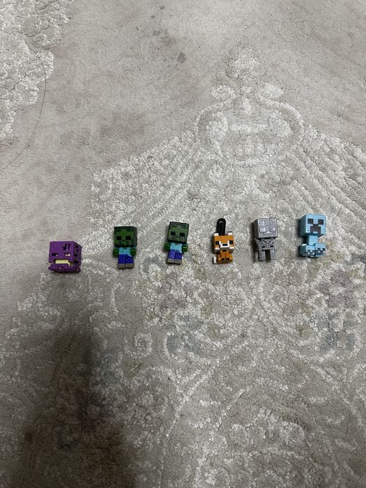 Продаються фигурки kinder joy minecraft