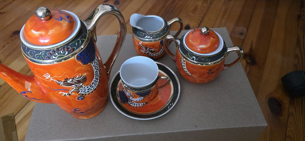 Старинни вази,японски сервиз,