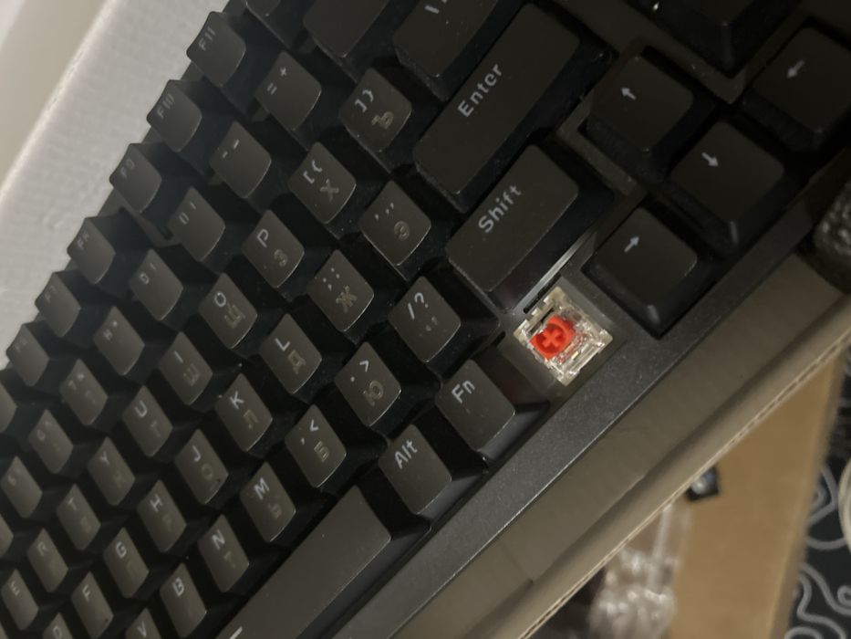 Монитор, клавиатура, наушники