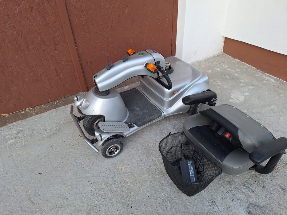 Triciclu, scuter electric. Quingo Clasic. Trebuie 2 baterii