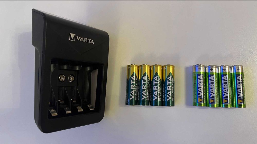 Фотоапарат Canon PowerShot SX130 IS + мемори карти и зарядни с батерии