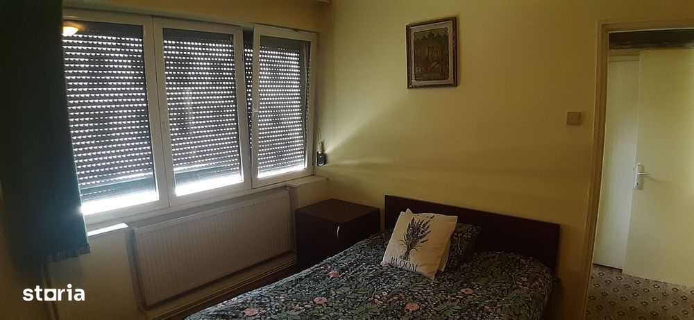 Vindem 2 camere vis-a-vis de "Star"