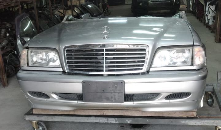 Передняя часть Мерседес W211.