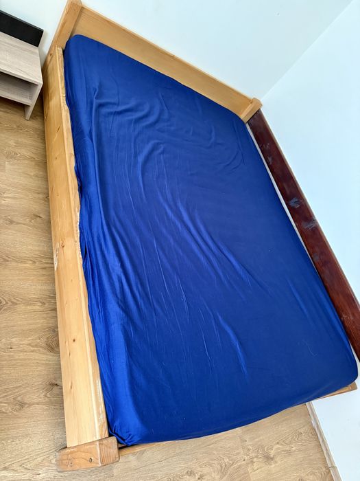 Vând pat lemn masiv , fotoliu si canapea