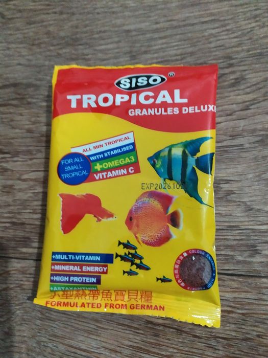 Аквариум 18л + комплект и рыбки.