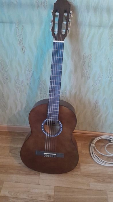 Гитара новая не играл с. Чехлом