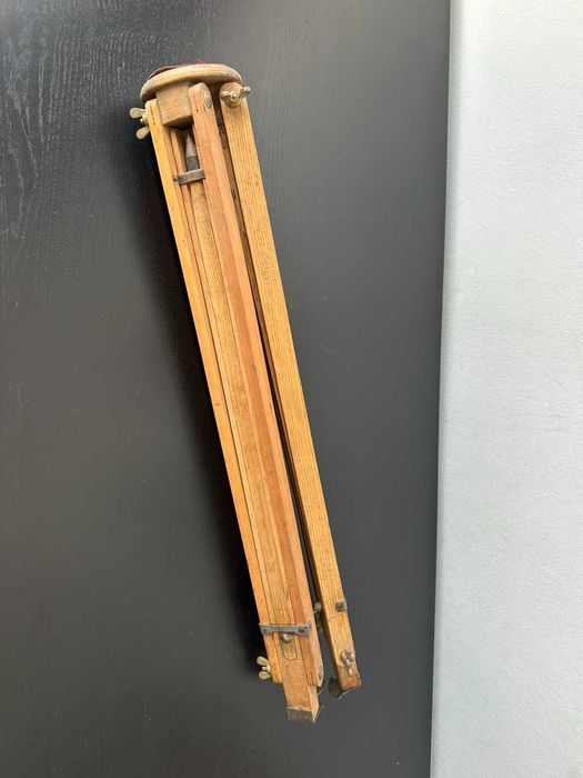 Винтидж Дървена Тринога Статив