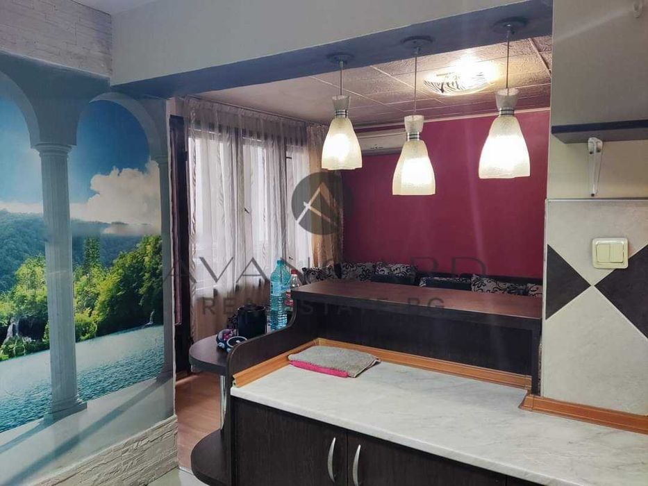 Продава се Четиристаен апартамент в Пловдив, Център - 102 кв.м за 2922 €/кв.м - Снимка #3